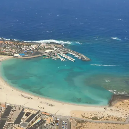 Beach One Step From The Blue Waters Of Lagoon Appartement *